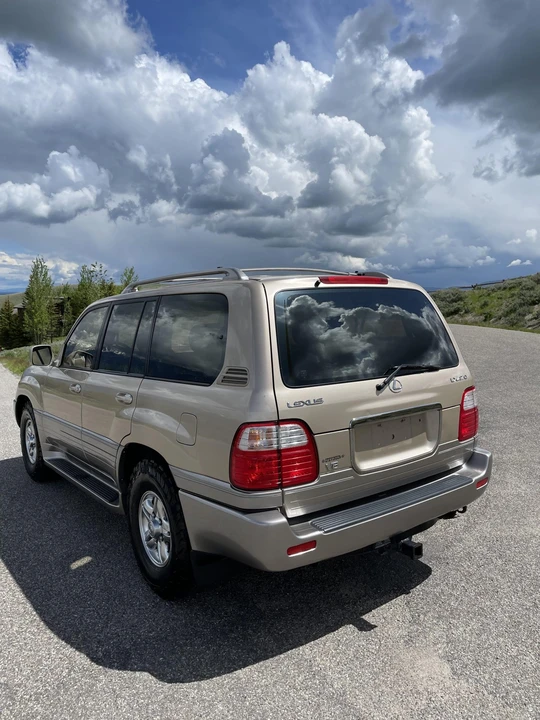 2001 Lexus LX 2nd Gen - Image 12 of 31
