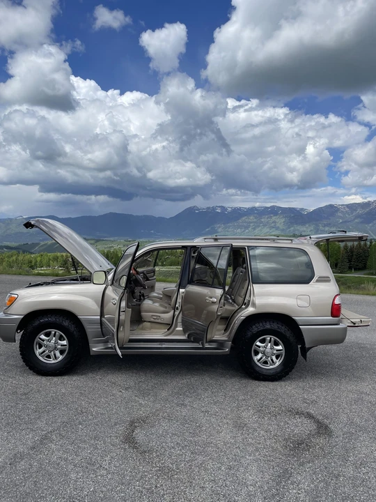 2001 Lexus LX 2nd Gen - Image 10 of 31