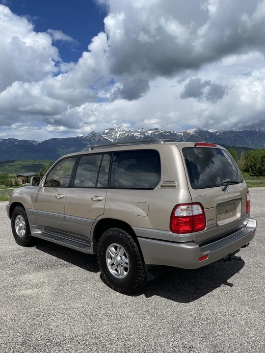 2001 Lexus LX 2nd Gen - Image 11 of 31