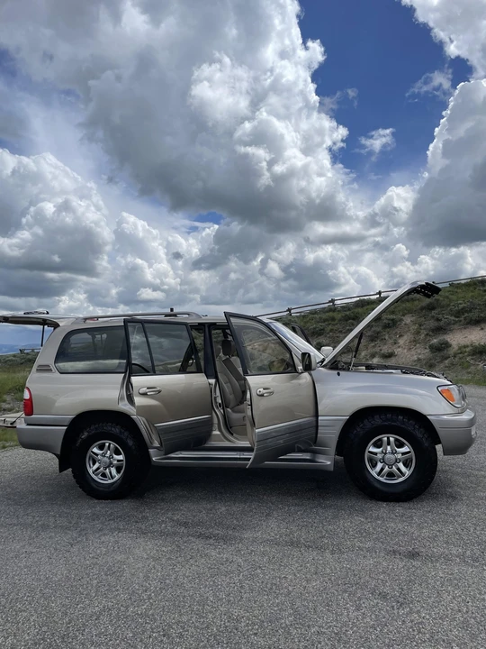 2001 Lexus LX 2nd Gen - Image 21 of 31
