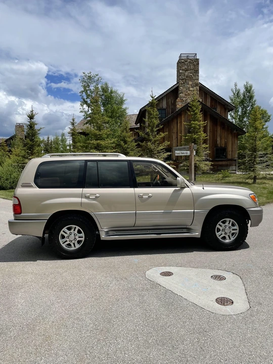 2001 Lexus LX 2nd Gen - Image 19 of 31