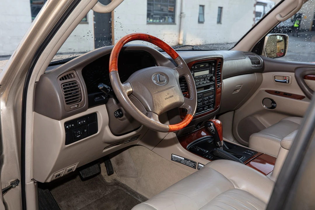 2001 Lexus LX 2nd Gen - Image 30 of 31