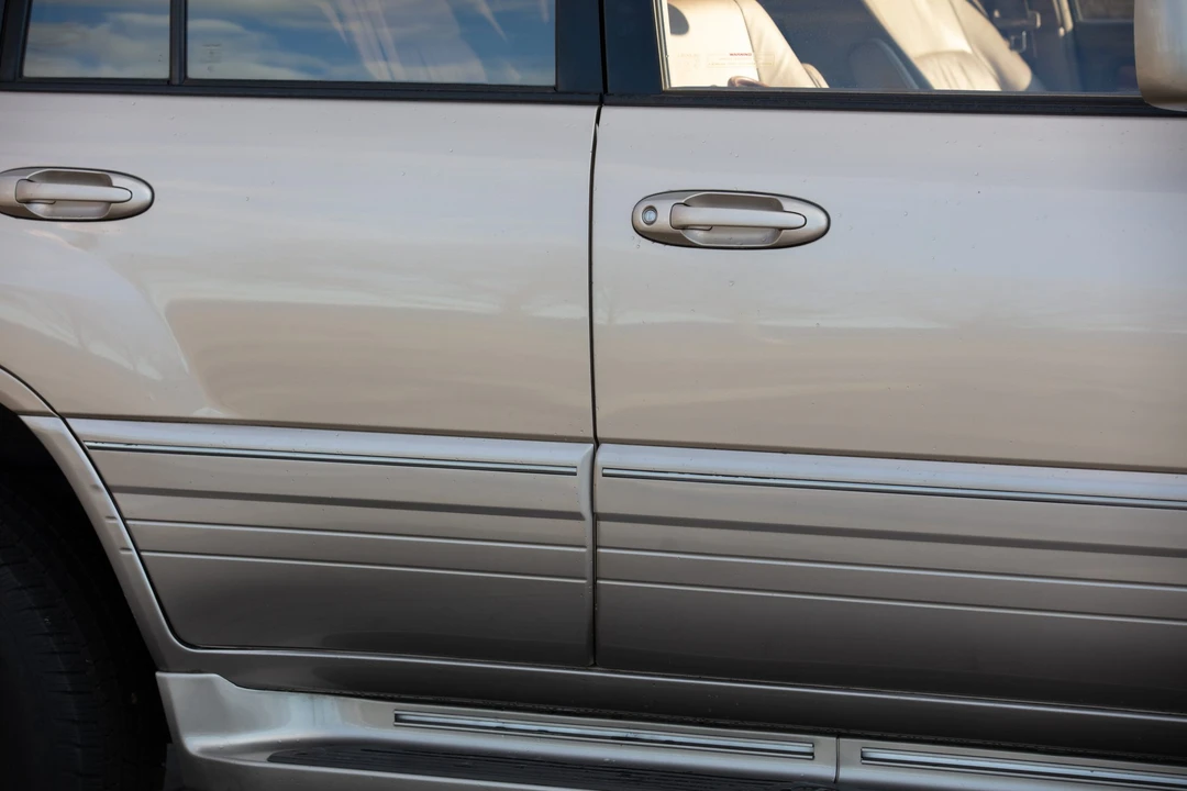 2001 Lexus LX 2nd Gen - Image 21 of 31