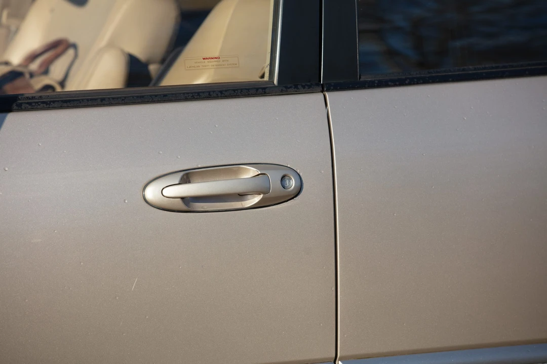 2001 Lexus LX 2nd Gen - Image 23 of 31