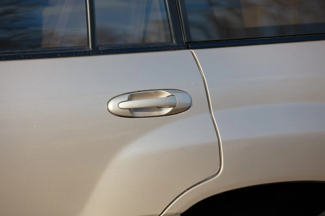 2001 Lexus LX 2nd Gen - Image 24 of 31