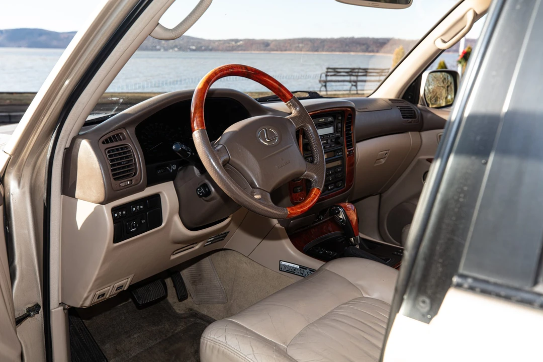 2001 Lexus LX 2nd Gen - Image 31 of 31