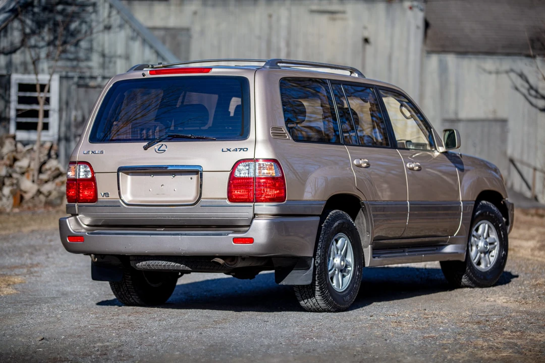 2001 Lexus LX 2nd Gen - Image 6 of 31