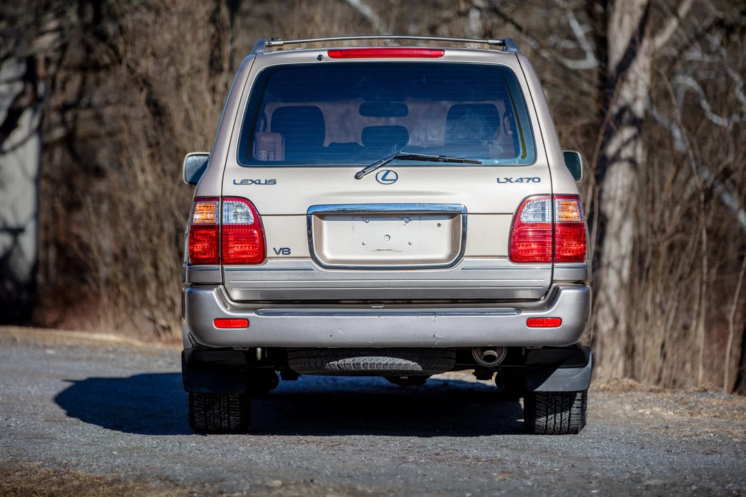 2001 Lexus LX 2nd Gen - Image 5 of 31