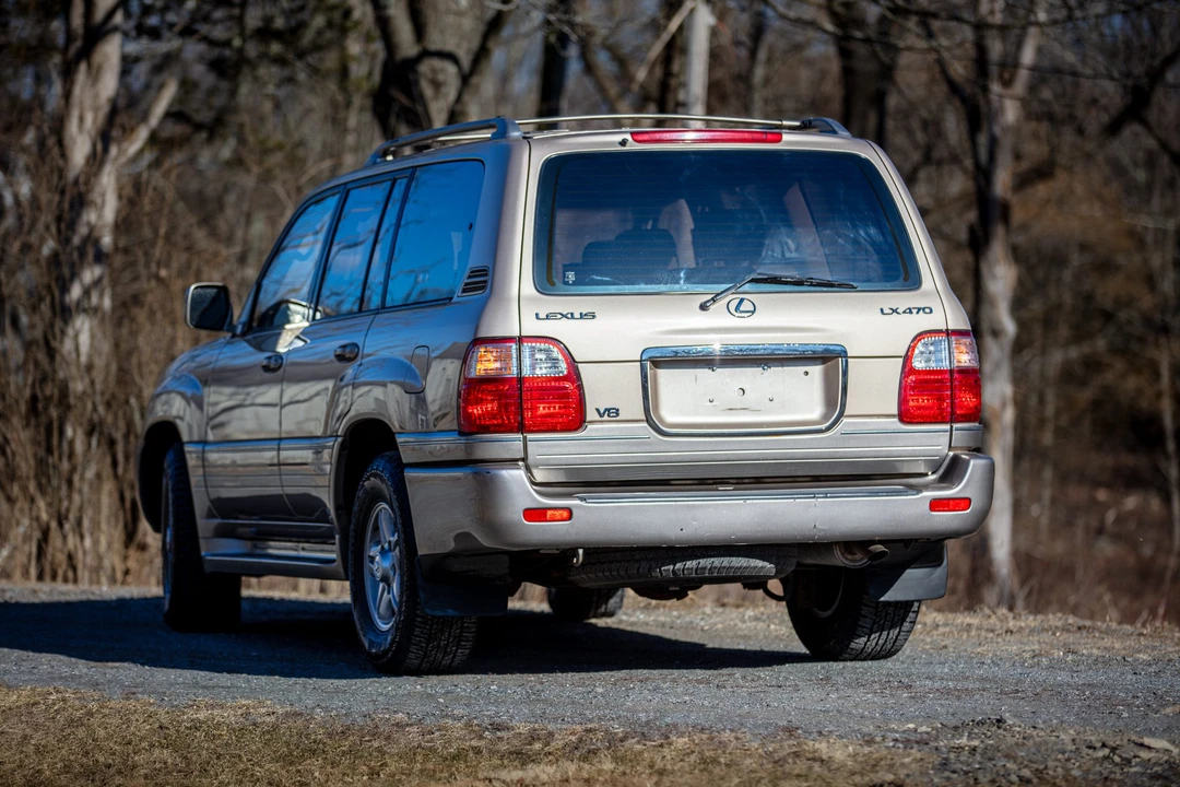 2001 Lexus LX 2nd Gen - Image 4 of 31