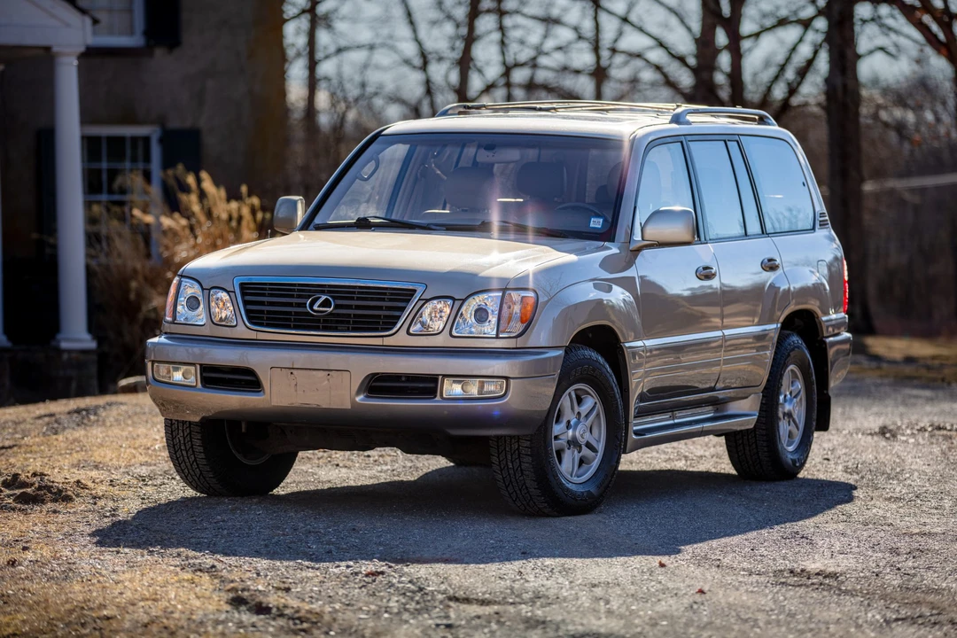 2001 Lexus LX 2nd Gen - Image 2 of 31