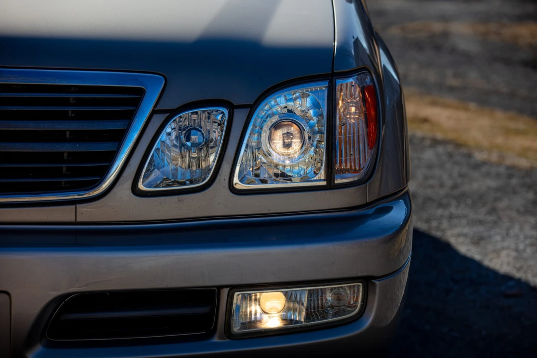 2001 Lexus LX 2nd Gen - Image 27 of 31