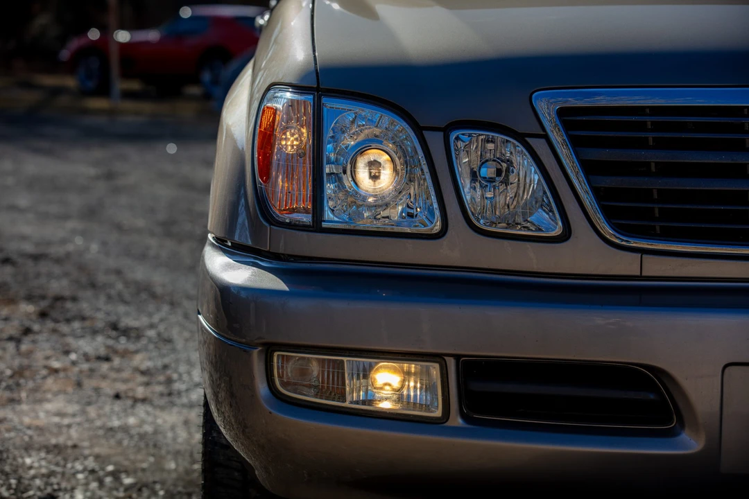 2001 Lexus LX 2nd Gen - Image 26 of 31