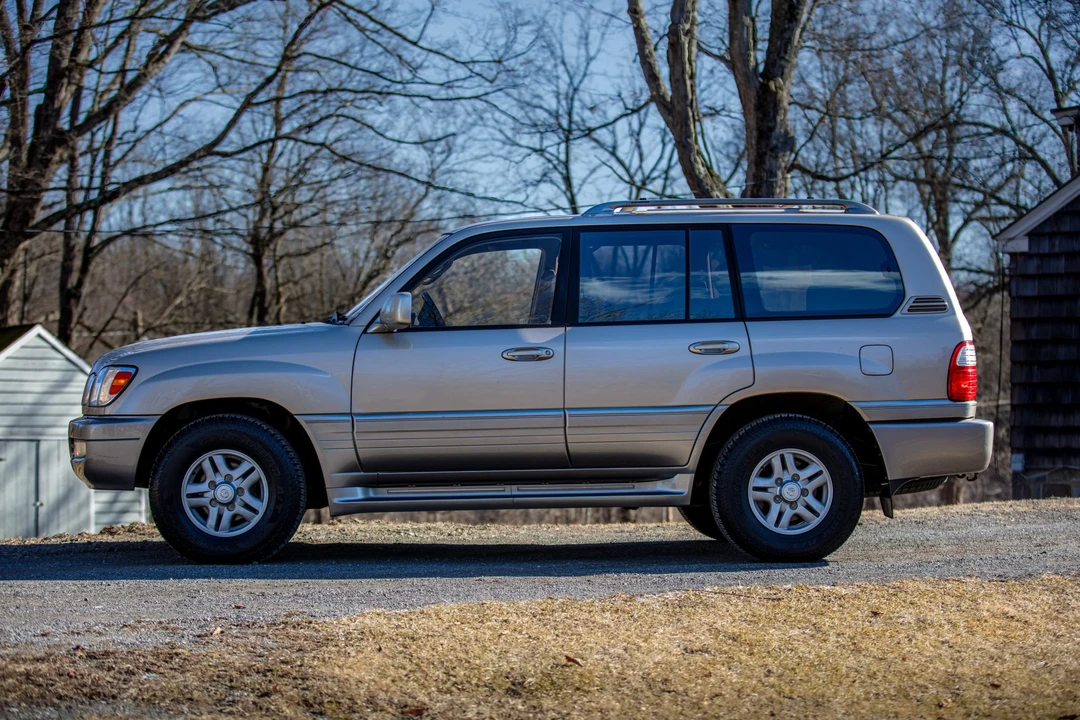 2001 Lexus LX 2nd Gen - Image 3 of 31