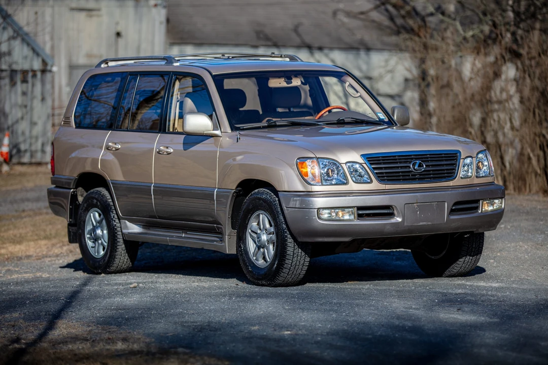 2001 Lexus LX 2nd Gen - Image 9 of 31