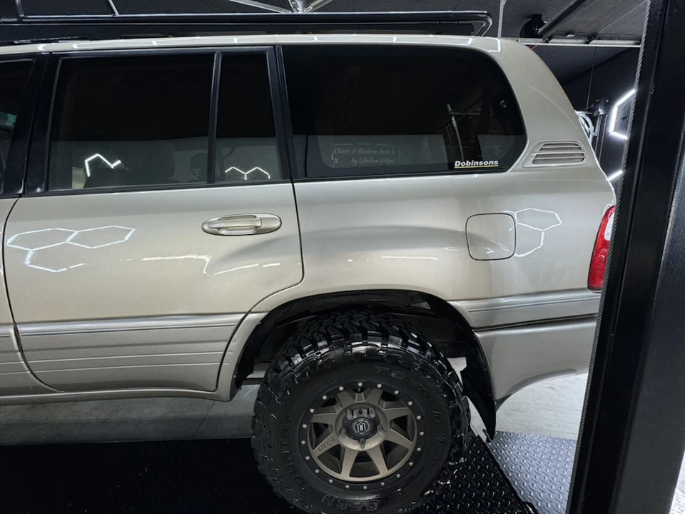 2001 Lexus LX 2nd Gen - Image 24 of 31