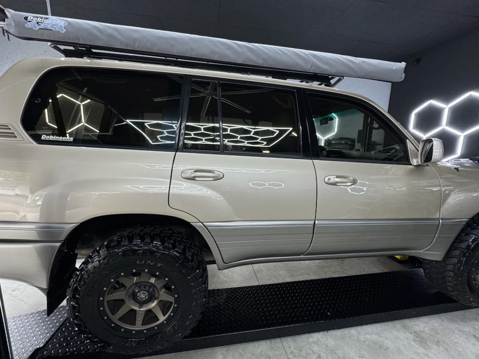 2001 Lexus LX 2nd Gen - Image 31 of 31