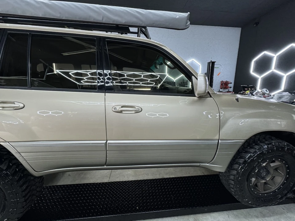 2001 Lexus LX 2nd Gen - Image 30 of 31