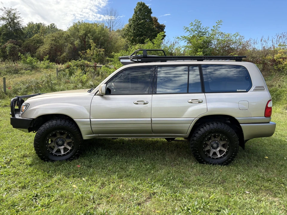 2001 Lexus LX 2nd Gen - Image 13 of 31