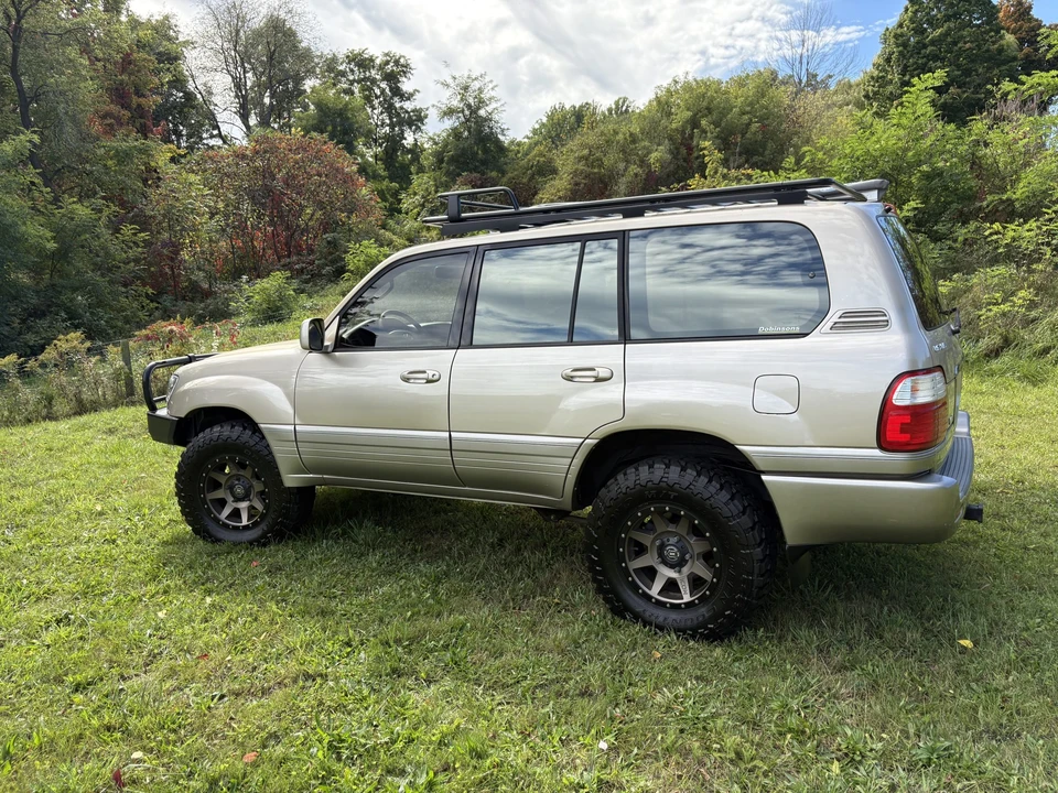 2001 Lexus LX 2nd Gen - Image 12 of 31