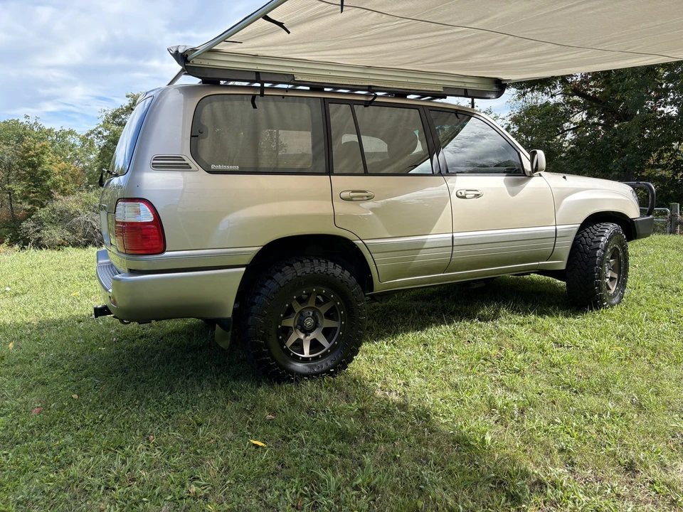 2001 Lexus LX 2nd Gen - Image 21 of 31