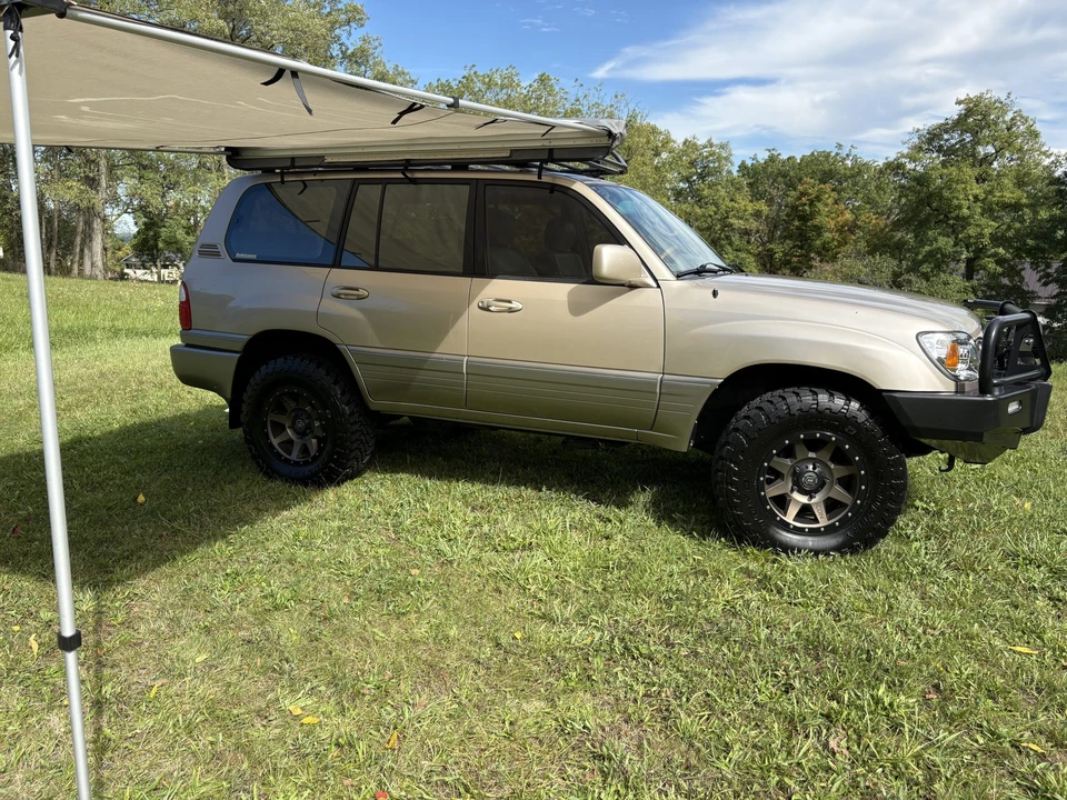 2001 Lexus LX 2nd Gen - Image 19 of 31