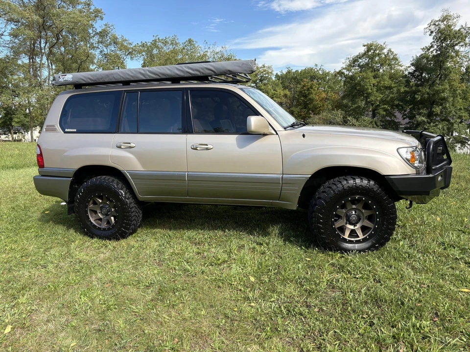 2001 Lexus LX 2nd Gen - Image 5 of 31
