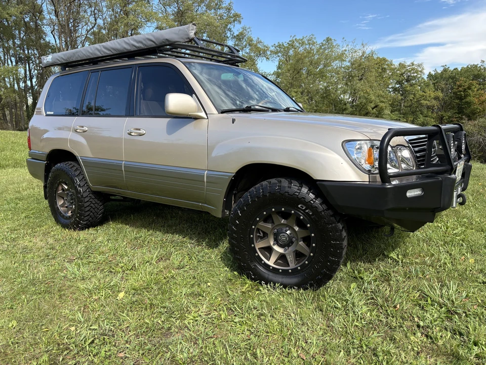 2001 Lexus LX 2nd Gen - Image 4 of 31