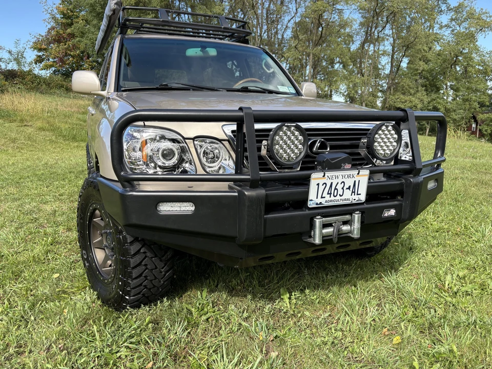 2001 Lexus LX 2nd Gen - Image 2 of 31