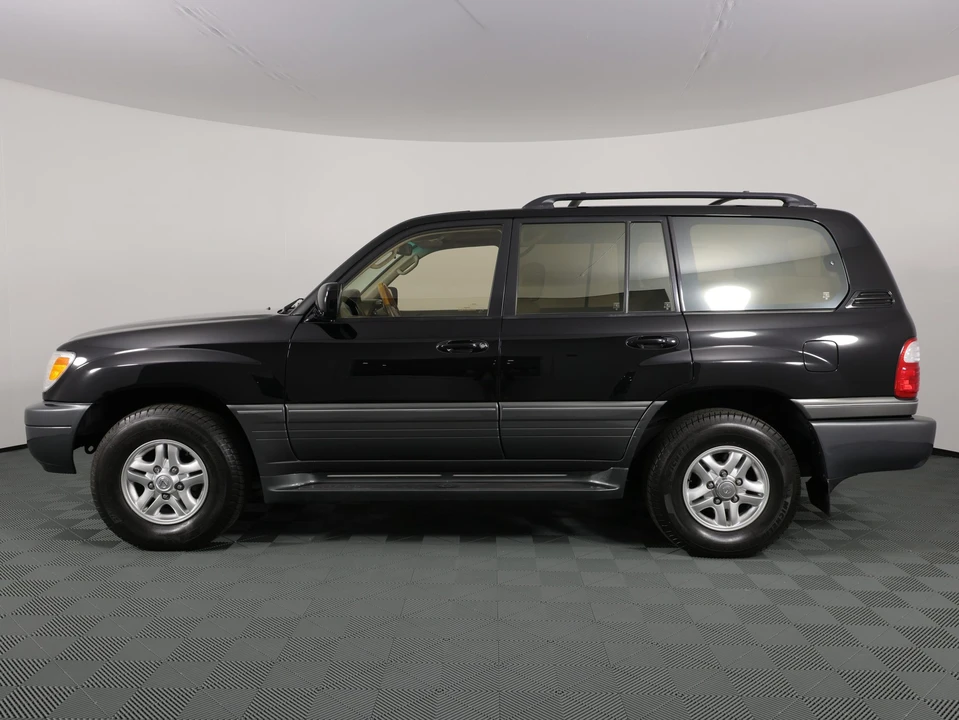 2001 Lexus LX 2nd Gen - Image 3 of 31