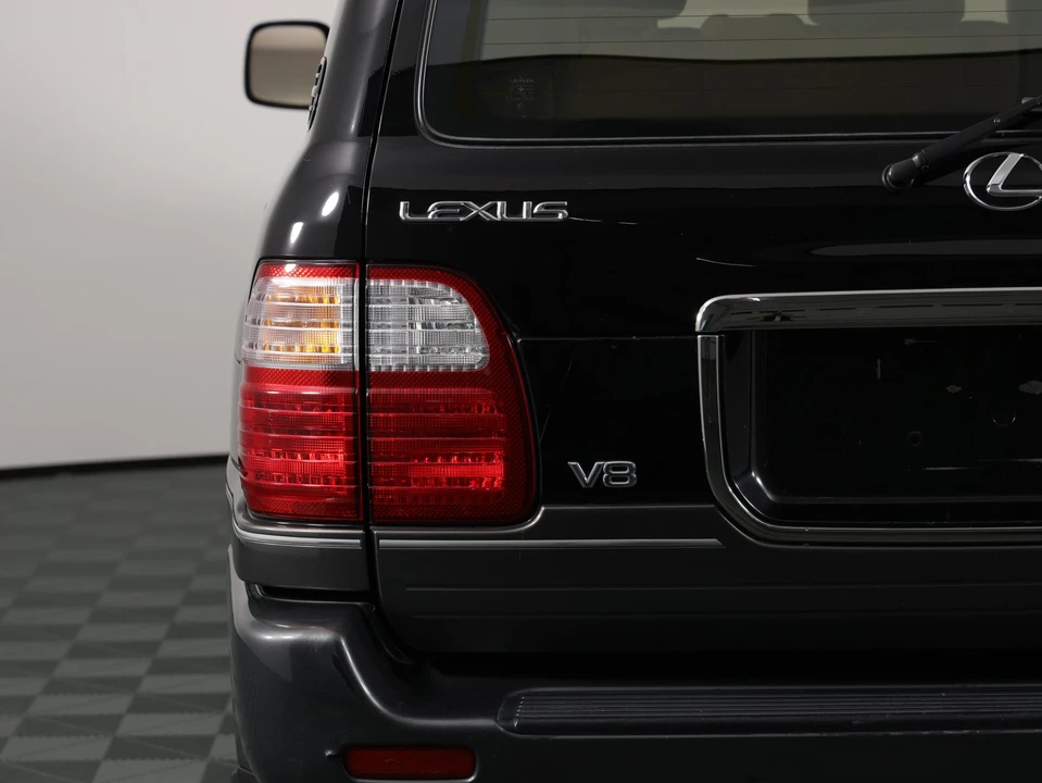2001 Lexus LX 2nd Gen - Image 27 of 31
