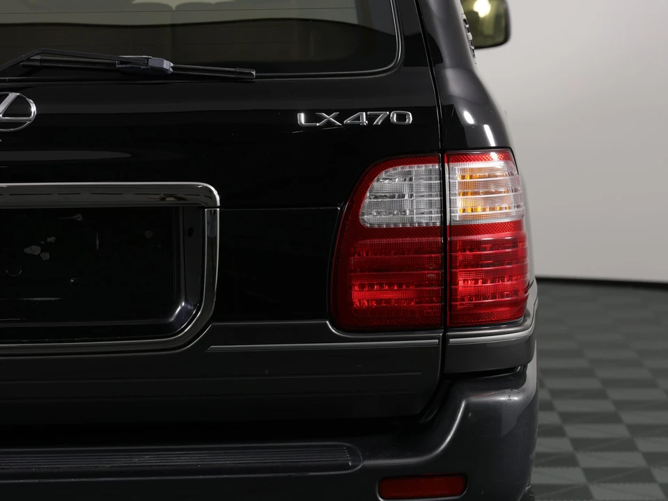 2001 Lexus LX 2nd Gen - Image 28 of 31