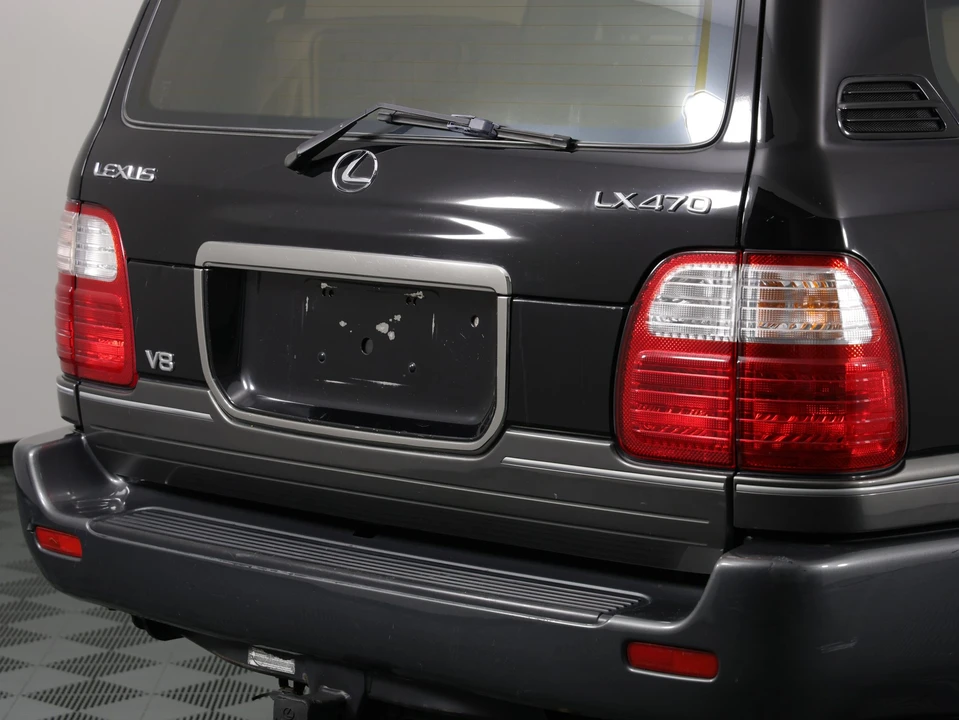 2001 Lexus LX 2nd Gen - Image 29 of 31