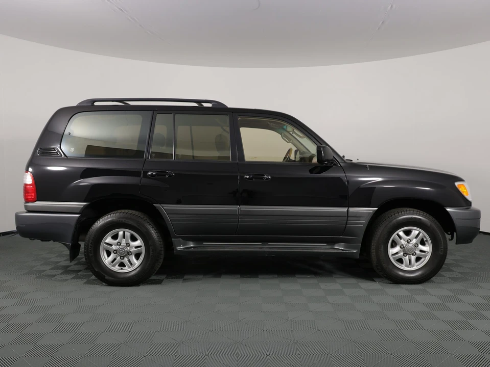2001 Lexus LX 2nd Gen - Image 8 of 31