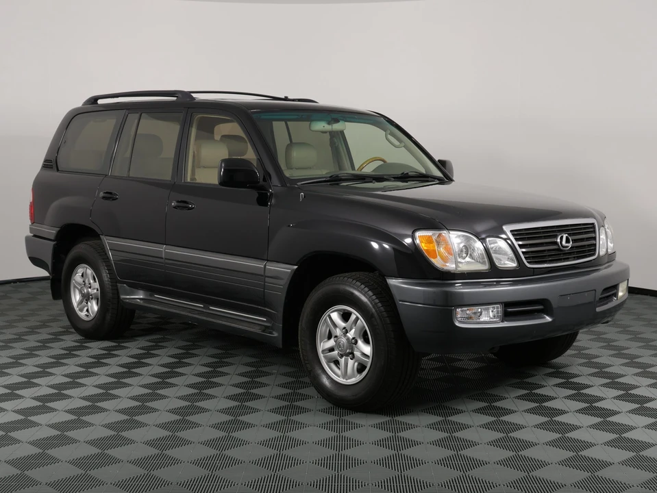 2001 Lexus LX 2nd Gen - Image 9 of 31