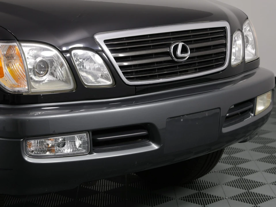 2001 Lexus LX 2nd Gen - Image 19 of 31