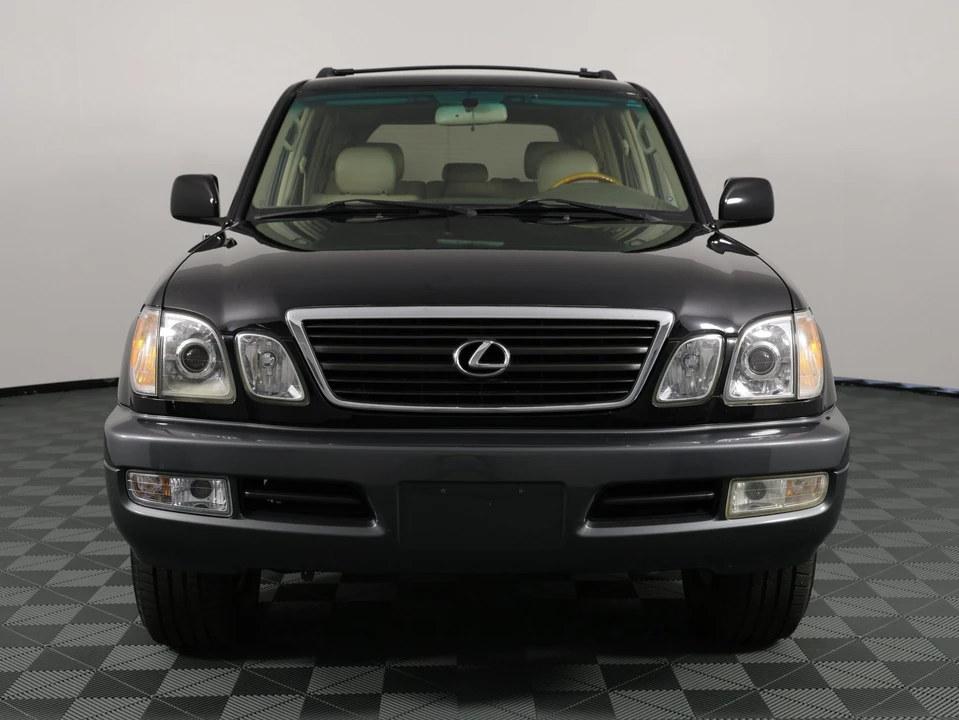 2001 Lexus LX 2nd Gen - Image 10 of 31