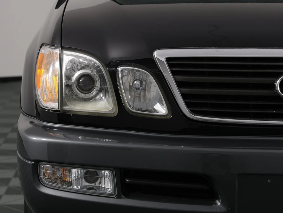 2001 Lexus LX 2nd Gen - Image 20 of 31