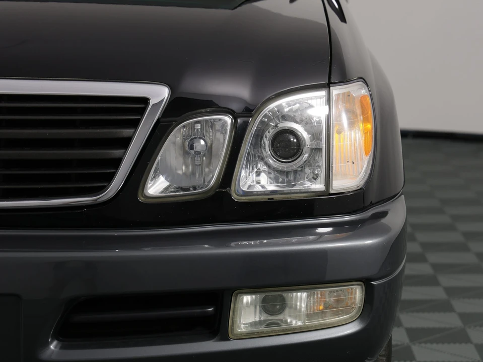 2001 Lexus LX 2nd Gen - Image 21 of 31