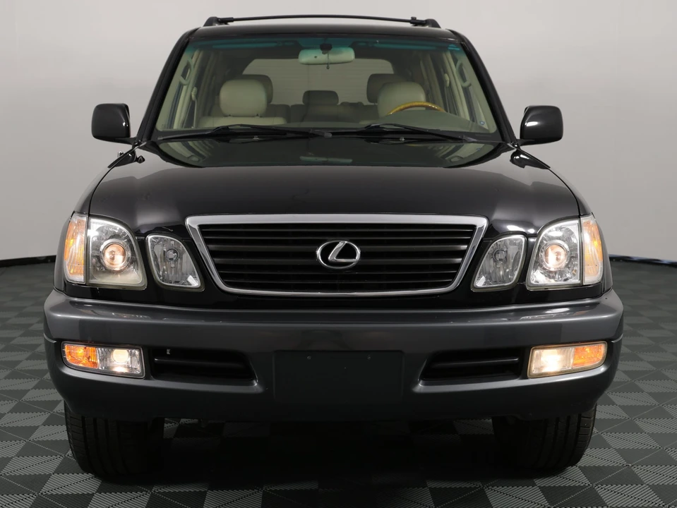 2001 Lexus LX 2nd Gen - Image 11 of 31