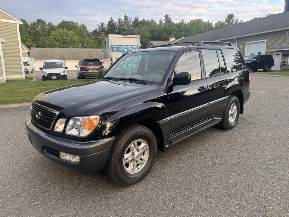 2001 Lexus LX 2nd Gen - Image 12 of 31