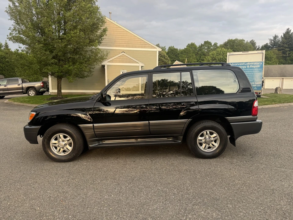 2001 Lexus LX 2nd Gen - Image 13 of 31