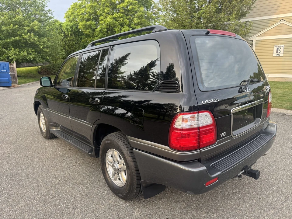 2001 Lexus LX 2nd Gen - Image 14 of 31
