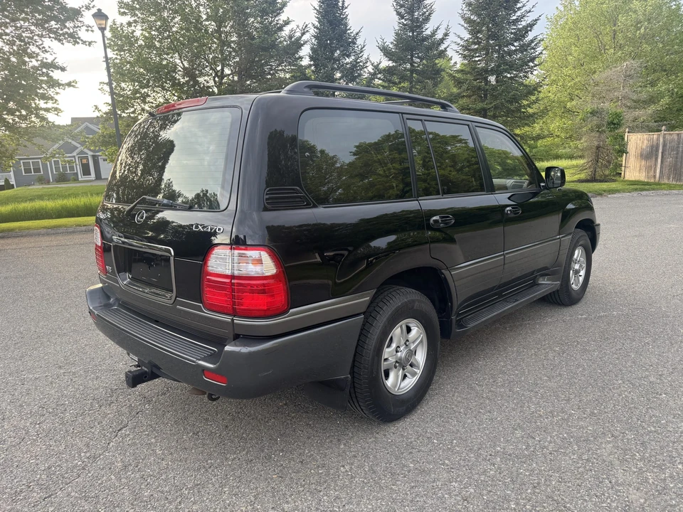 2001 Lexus LX 2nd Gen - Image 16 of 31