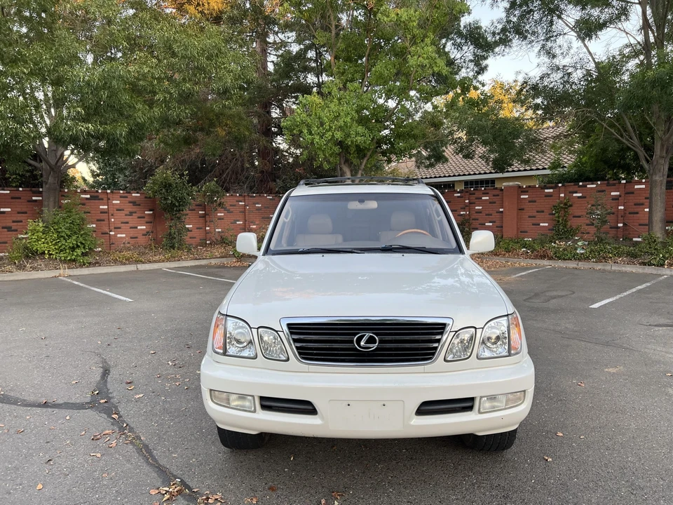 2001 Lexus LX 2nd Gen - Image 23 of 31