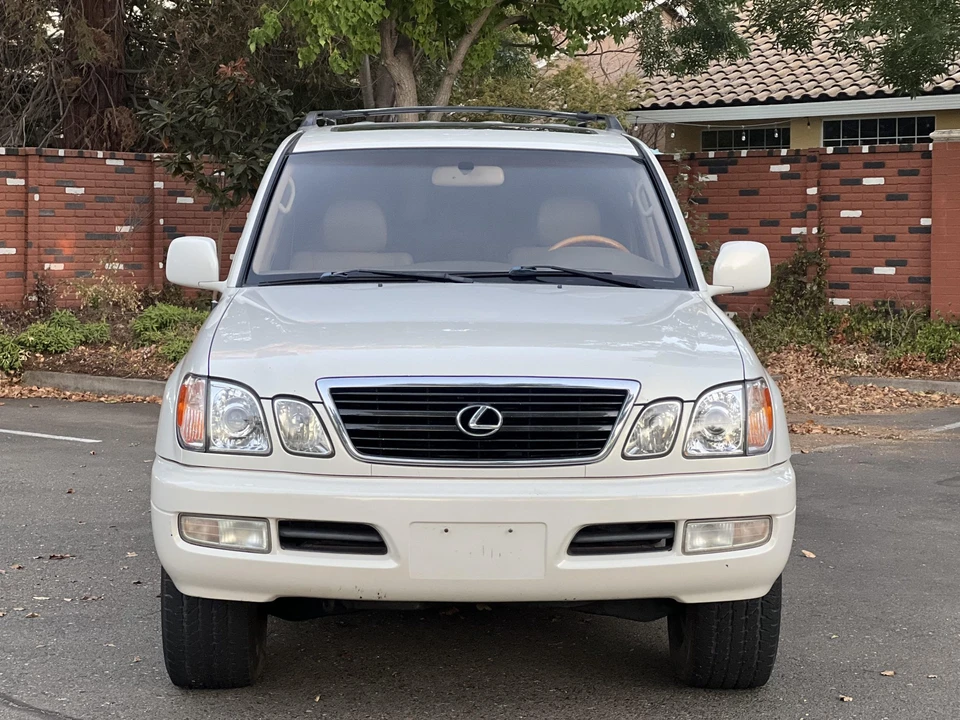 2001 Lexus LX 2nd Gen - Image 24 of 31