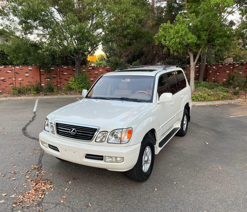 2001 Lexus LX 2nd Gen - Image 5 of 31