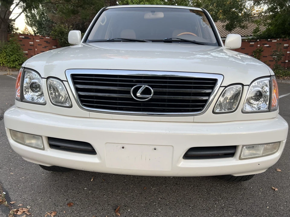 2001 Lexus LX 2nd Gen - Image 26 of 31