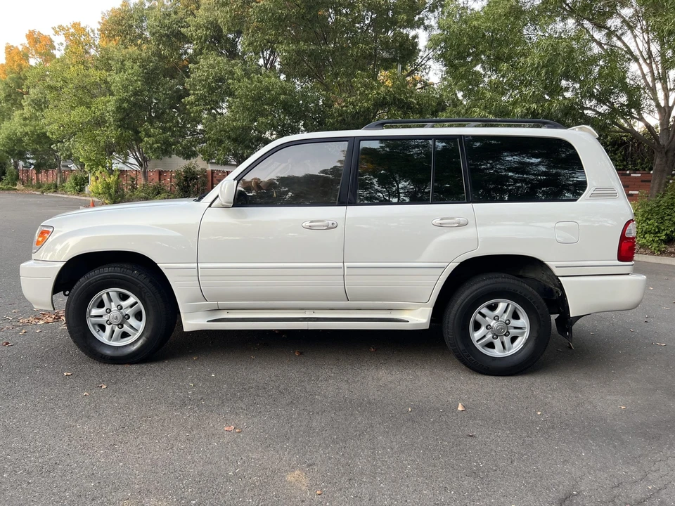 2001 Lexus LX 2nd Gen - Image 7 of 31