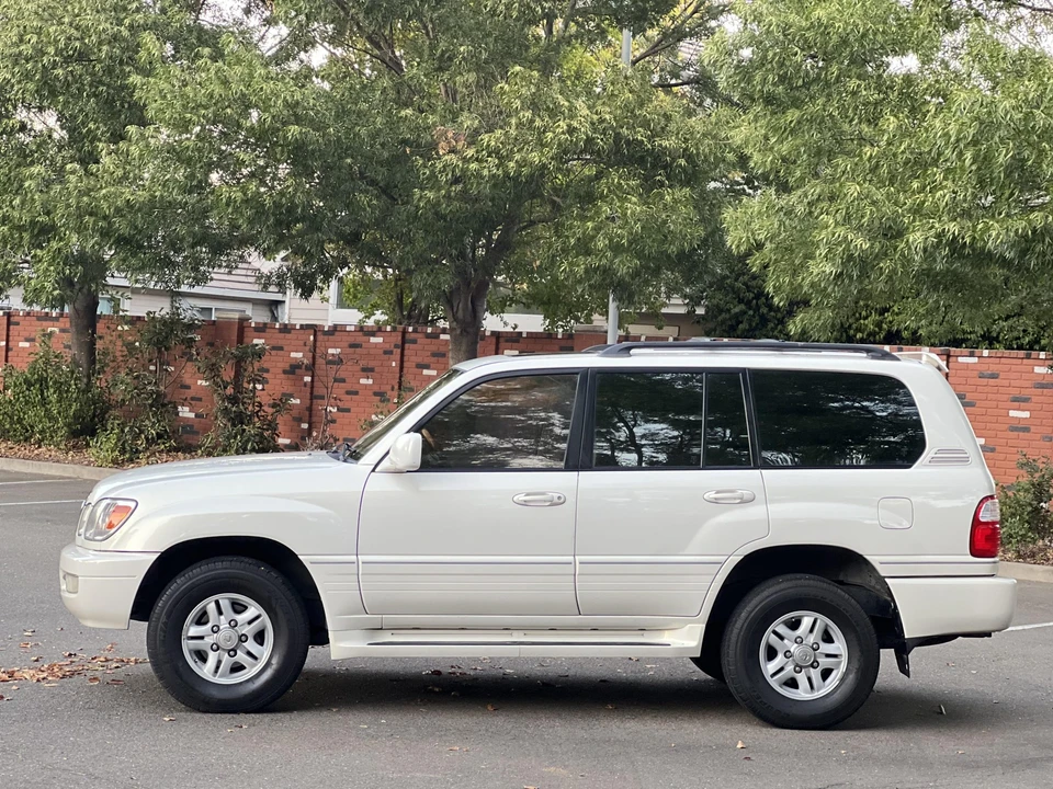 2001 Lexus LX 2nd Gen - Image 8 of 31