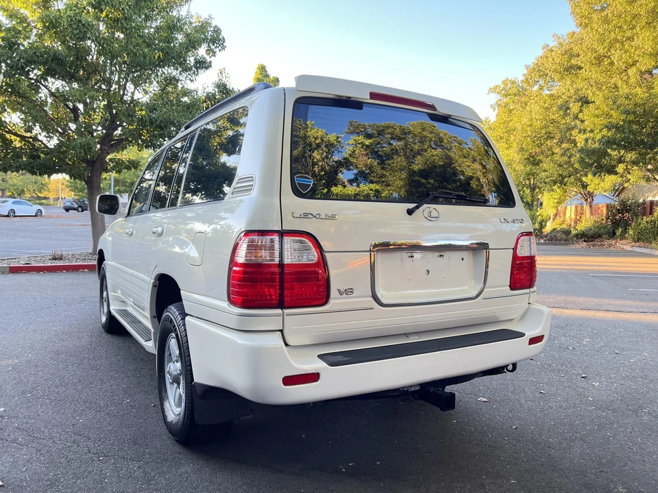 2001 Lexus LX 2nd Gen - Image 10 of 31